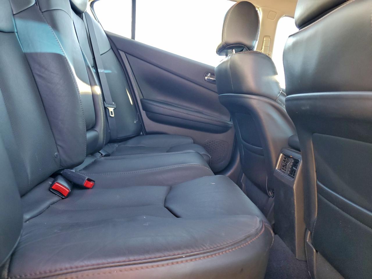 Nissan Maxima S Image 4