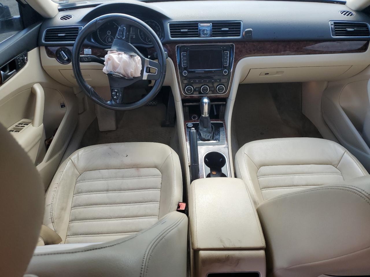 Volkswagen Passat Sel Image 8