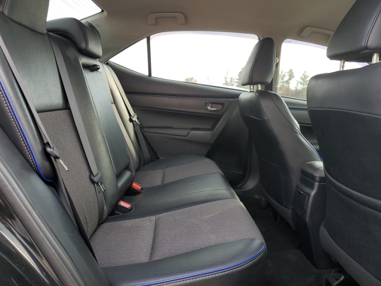 Toyota Corolla L Image 6