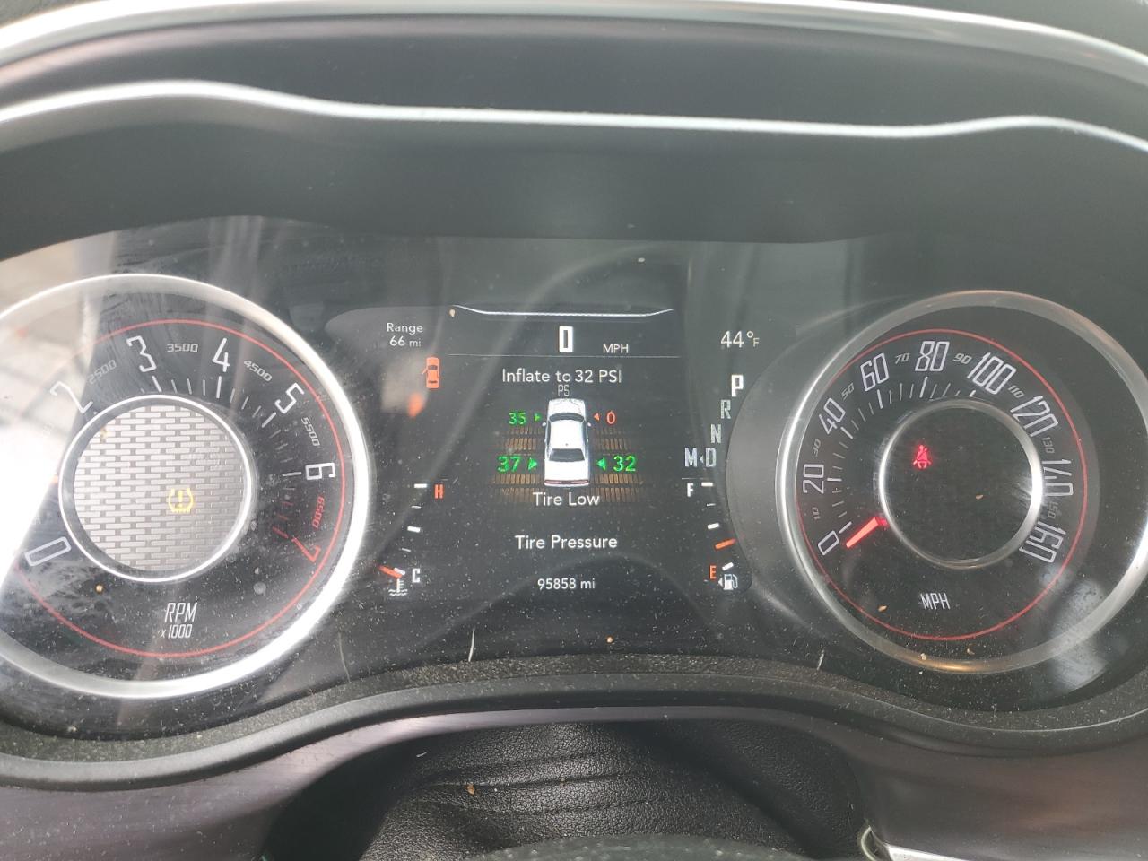 Dodge Challenger Sxt Image 7