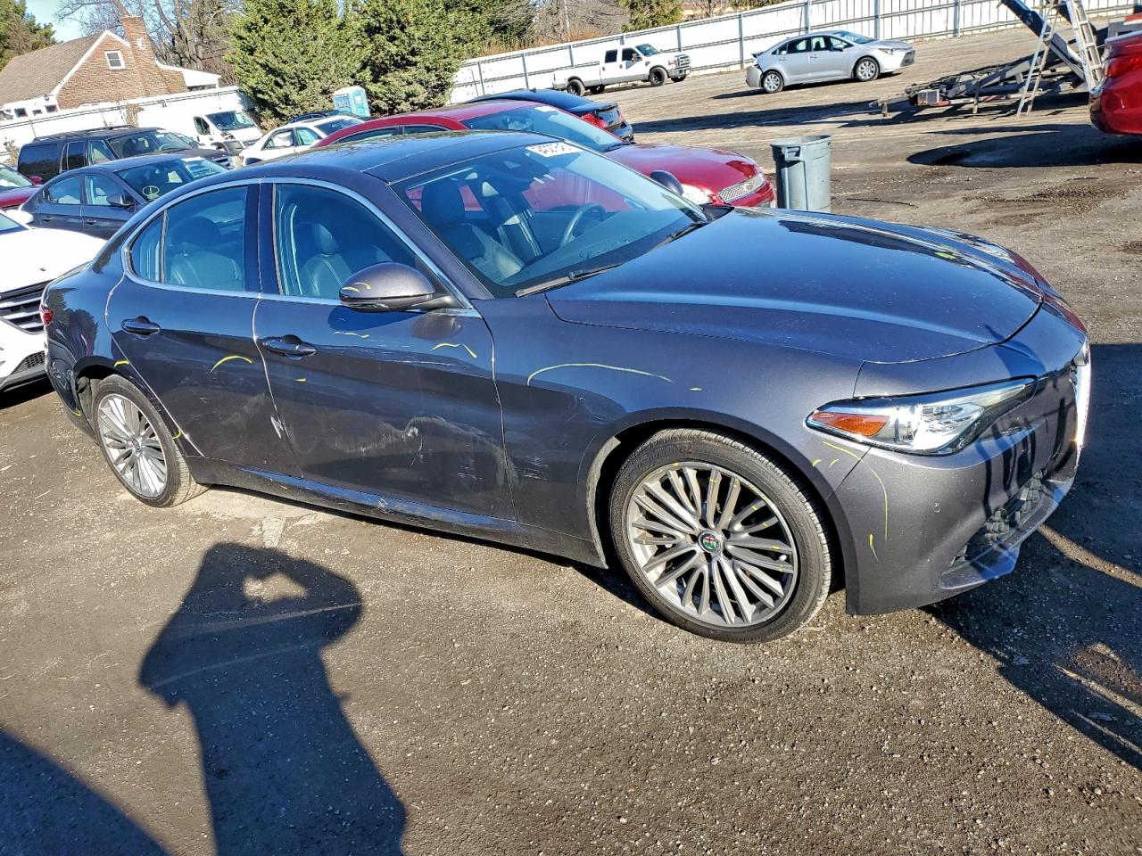 Alfa Romeo Giulia Ti Q4 Image 7