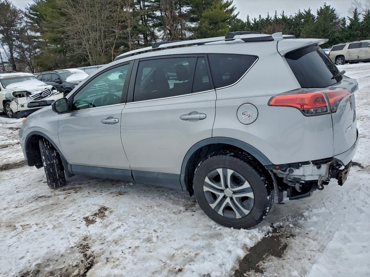 Toyota RAV4 Le Image 2
