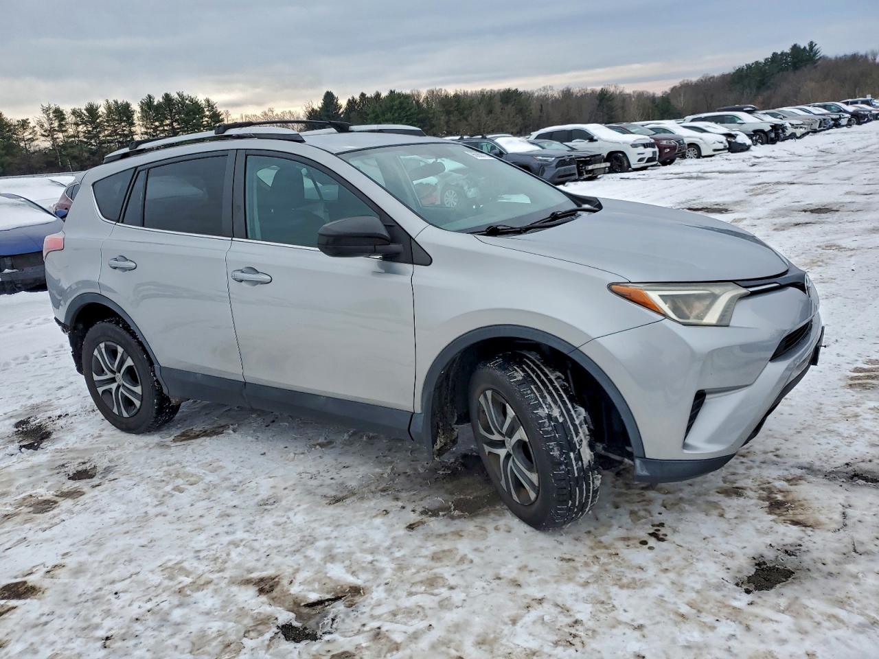 Toyota RAV4 Le Image 13