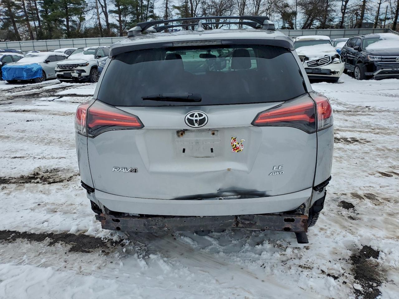 Toyota RAV4 Le Image 12