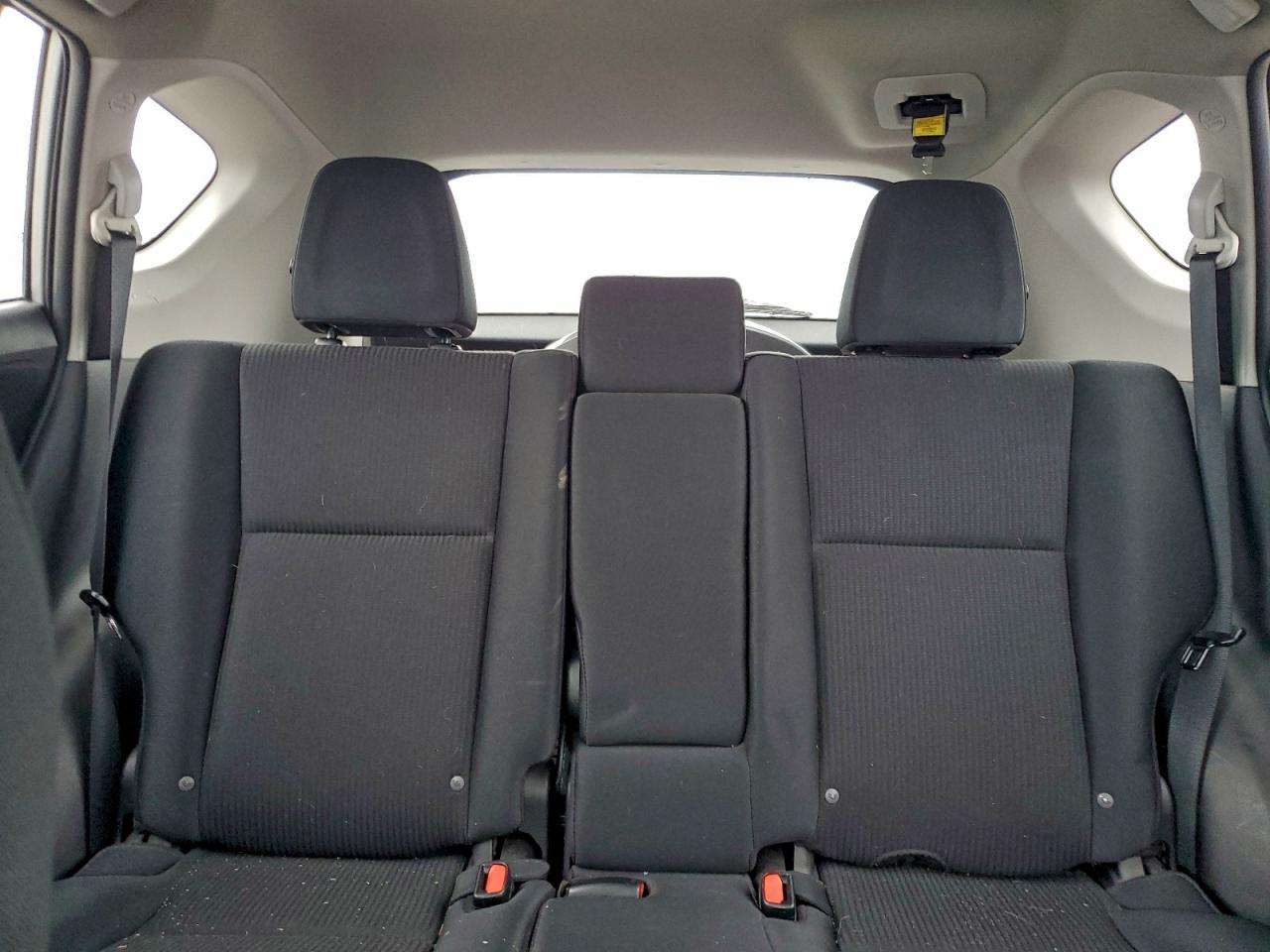 Toyota RAV4 Le Image 10