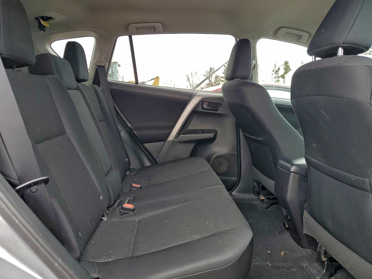 Toyota RAV4 Le Image 5