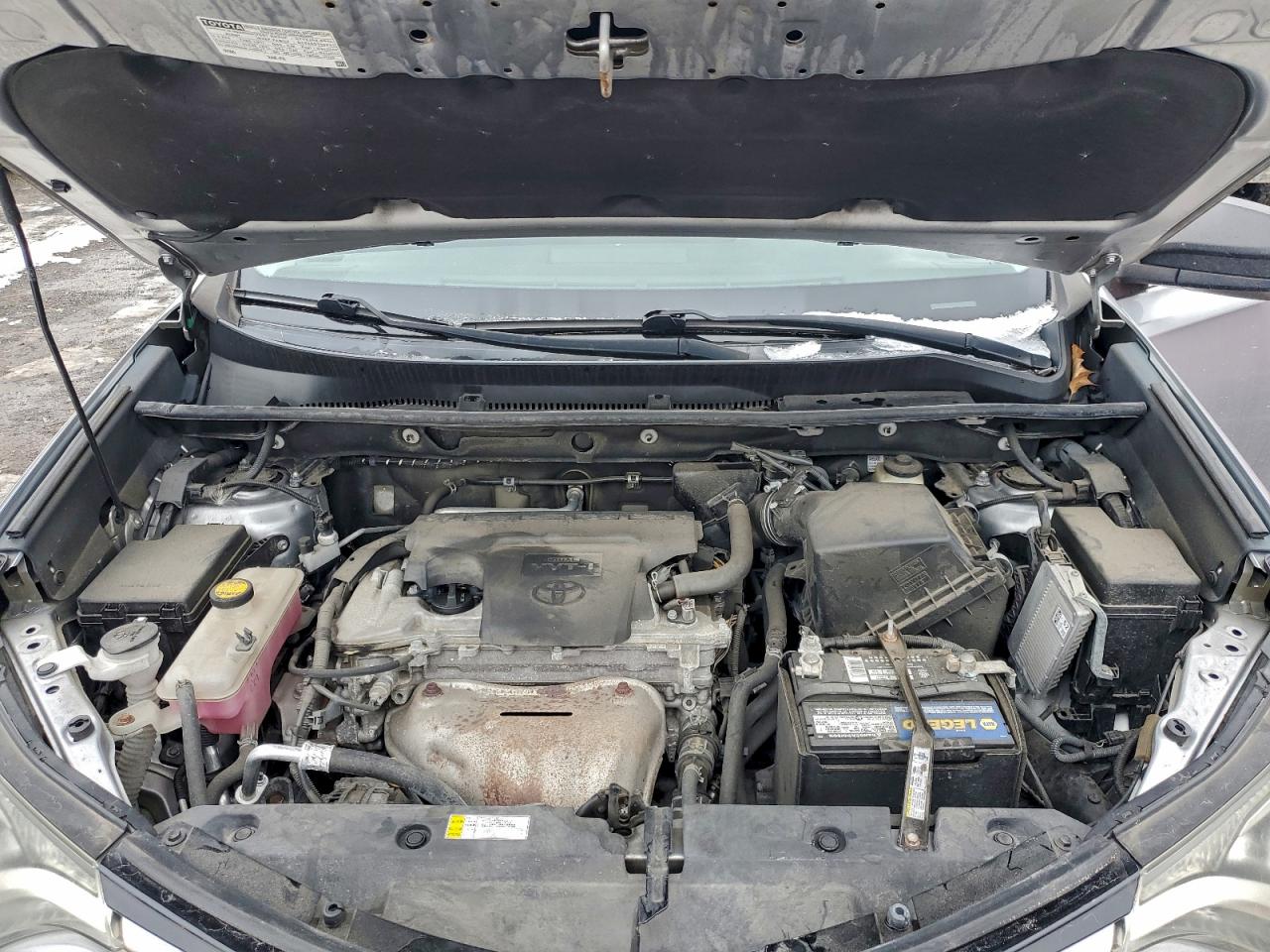 Toyota RAV4 Le Image 11