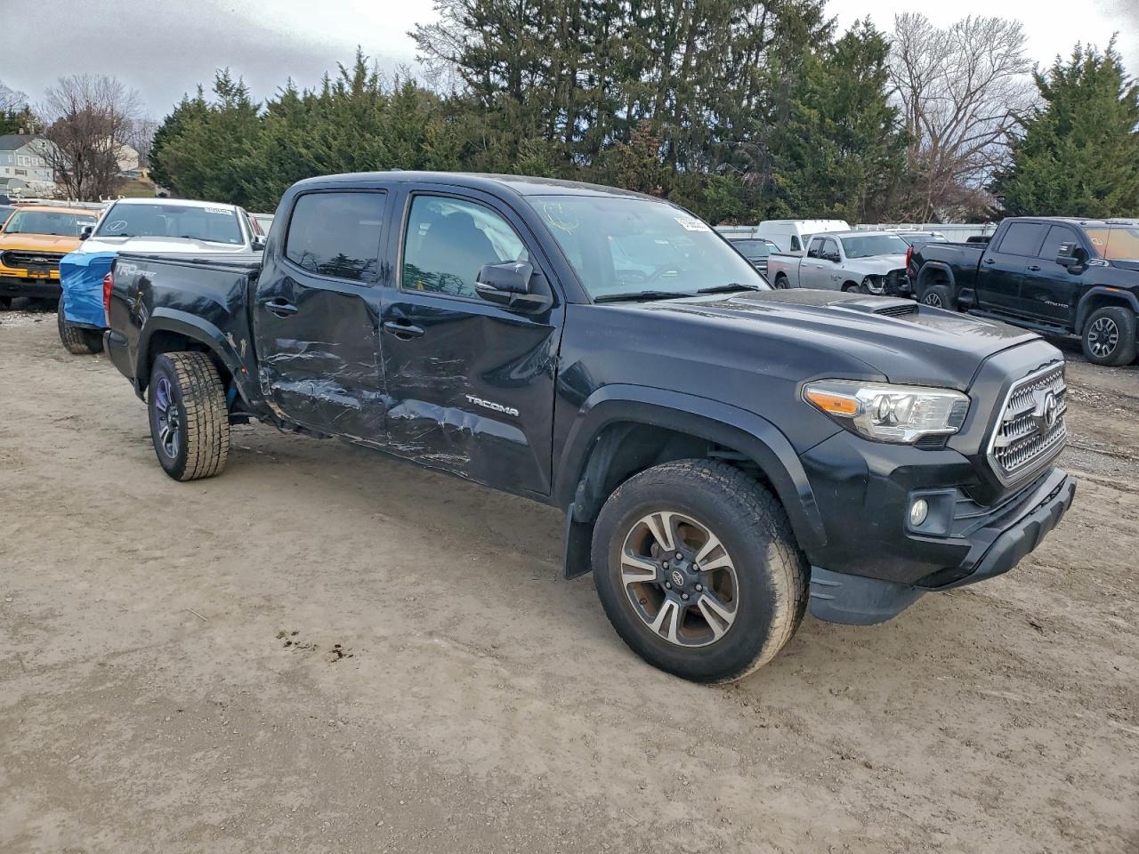 Toyota Tacoma Double Cab Image 3