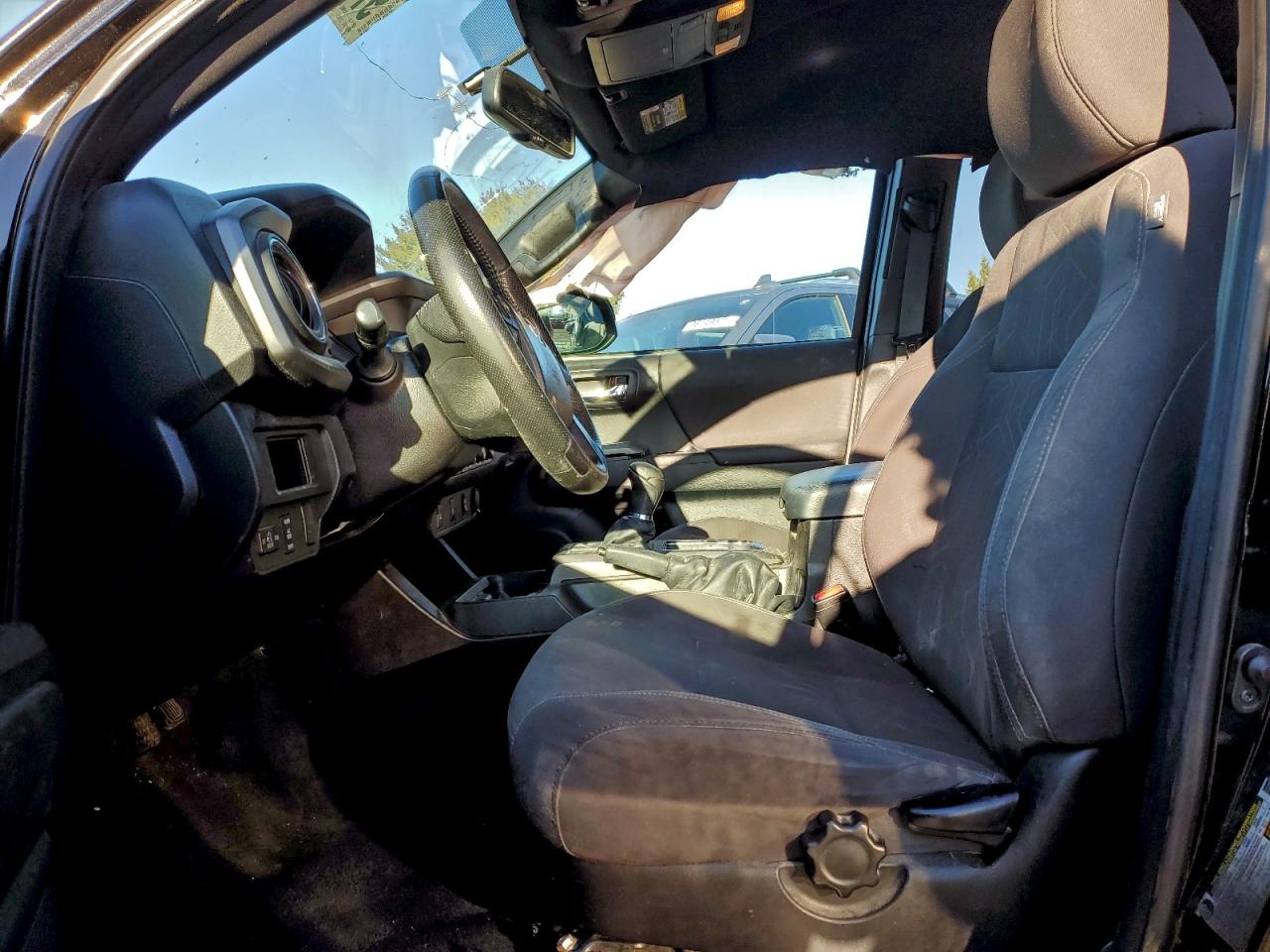 Toyota Tacoma Double Cab Image 2