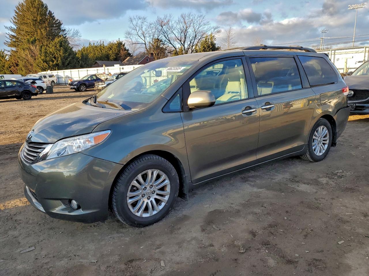 Toyota Sienna Xle Image 1