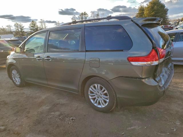 Toyota Sienna Xle Image 7