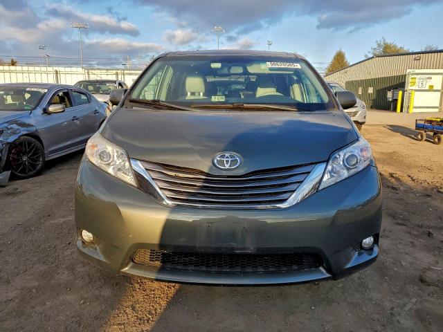 Toyota Sienna Xle Image 9