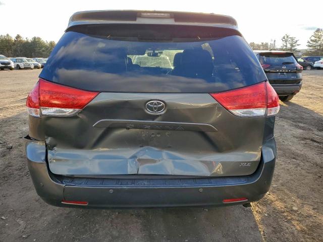 Toyota Sienna Xle Image 10