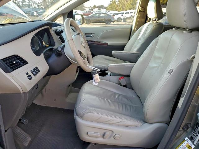 Toyota Sienna Xle Image 2