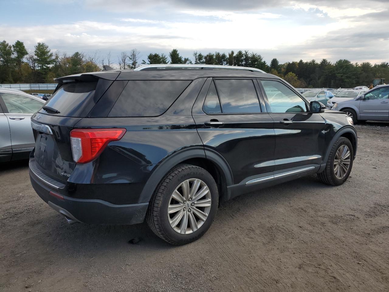 Ford Explorer Limited Image 13