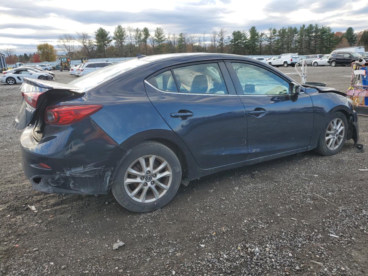 Mazda 3 Grand Touring Image 3