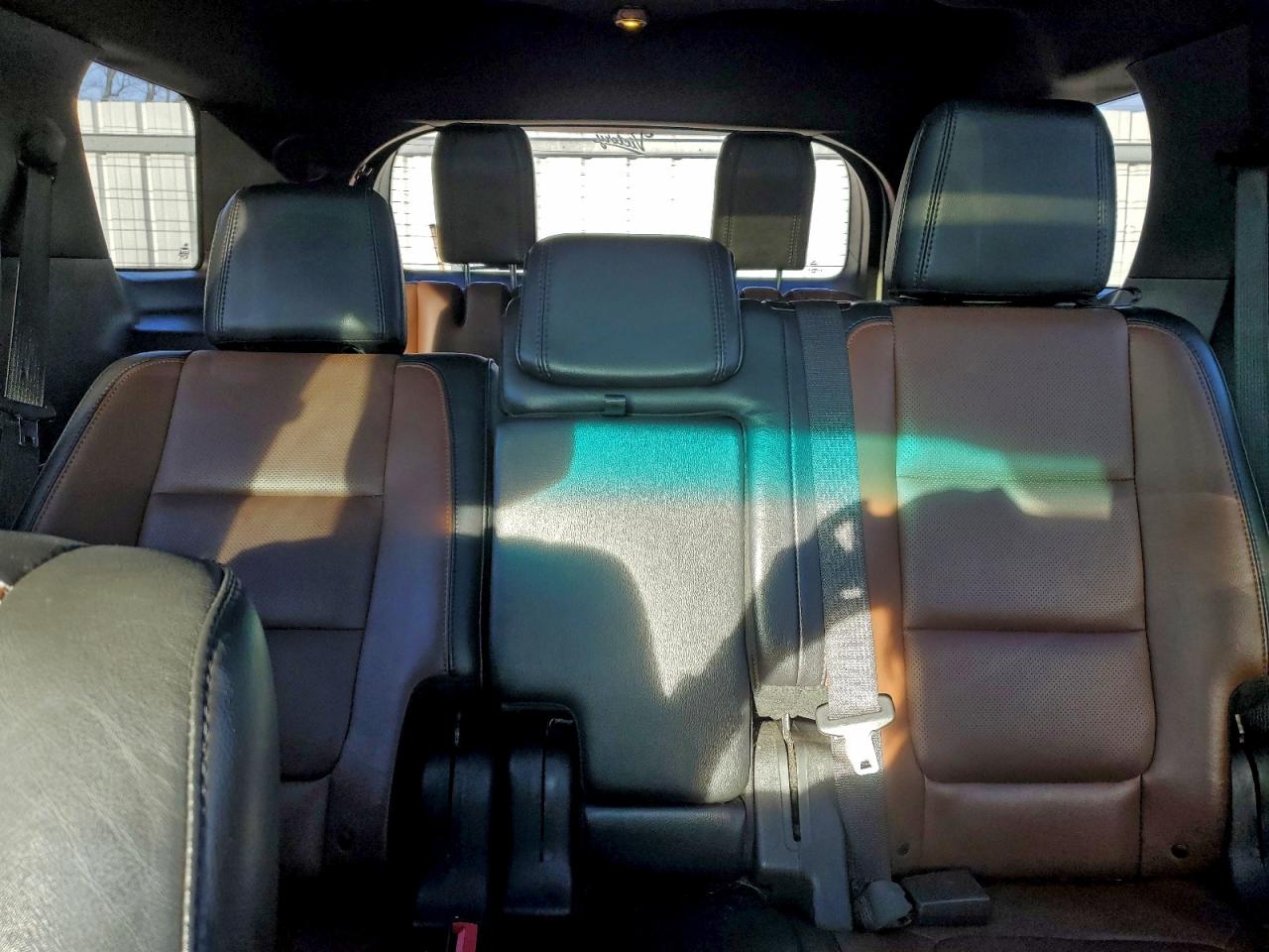 Ford Explorer Limited Image 5