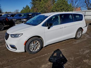  Salvage Chrysler Pacifica