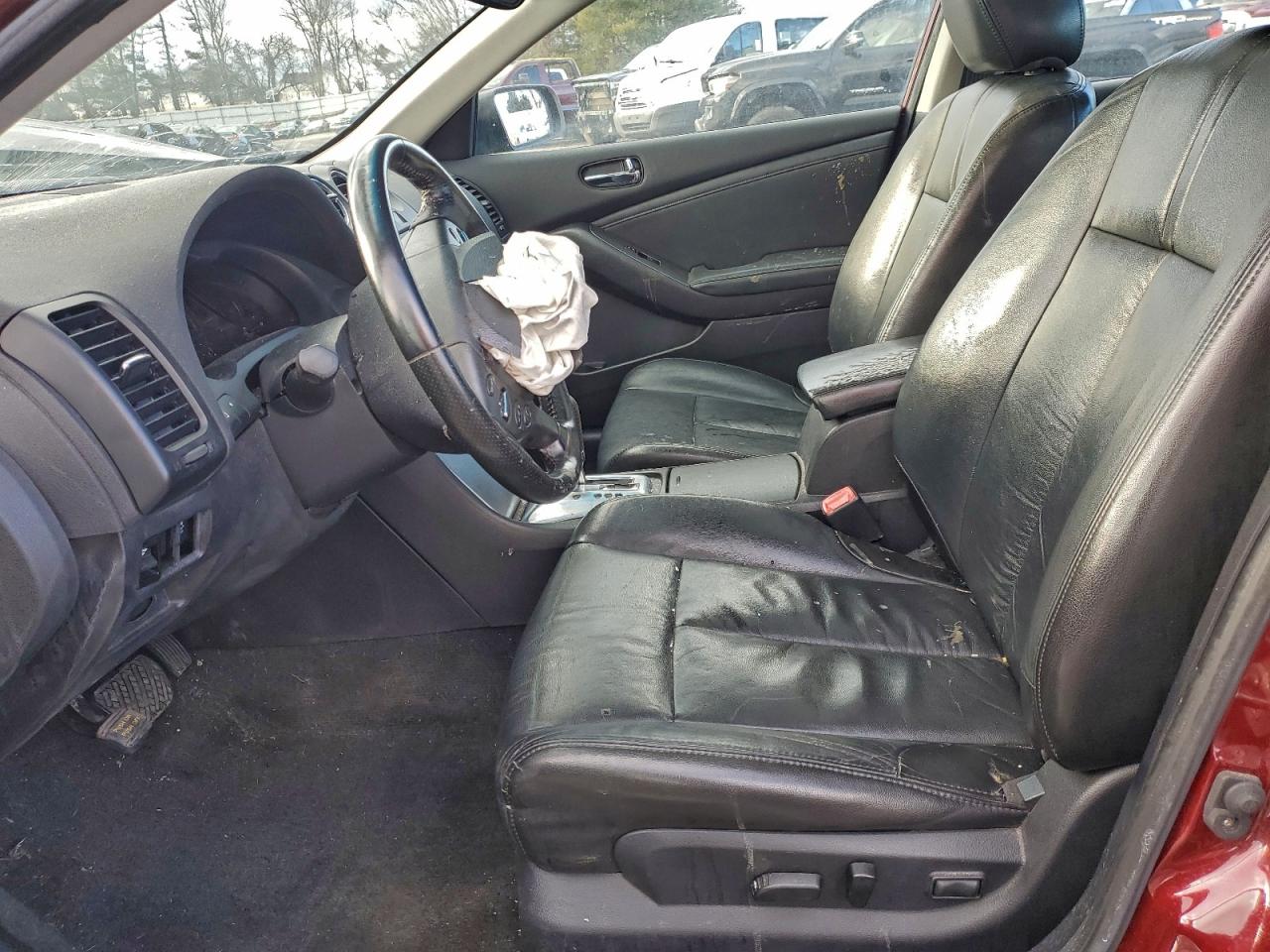 Nissan Altima Base Image 12