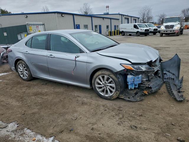 Toyota Camry Le Image 2