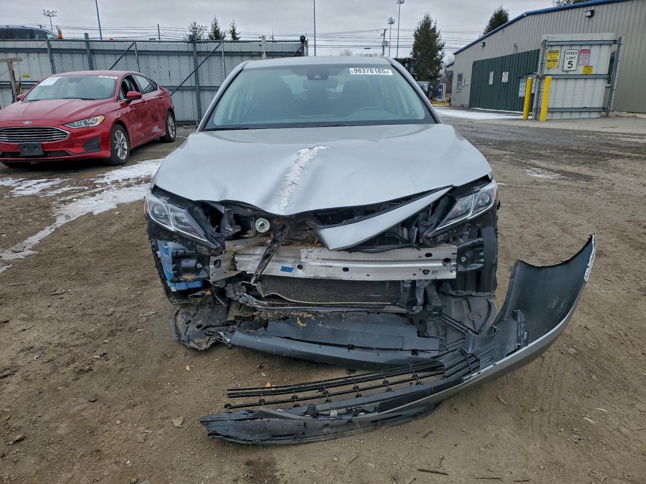 Toyota Camry Le Image 4