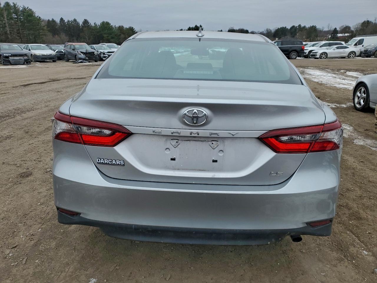 Toyota Camry Le Image 5