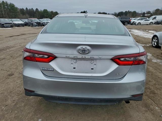 Toyota Camry Le Image 5