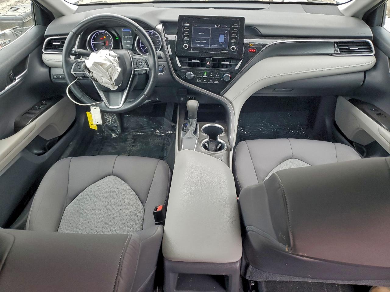 Toyota Camry Le Image 12