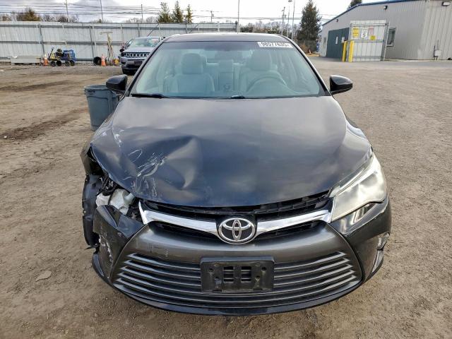 Toyota Camry Le Image 8