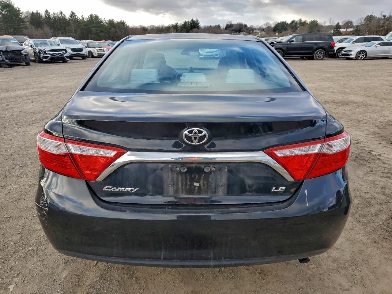 Toyota Camry Le Image 7