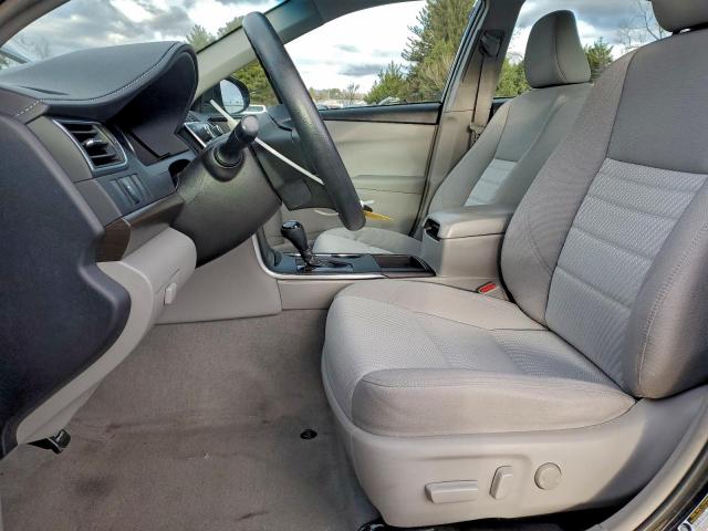 Toyota Camry Le Image 6