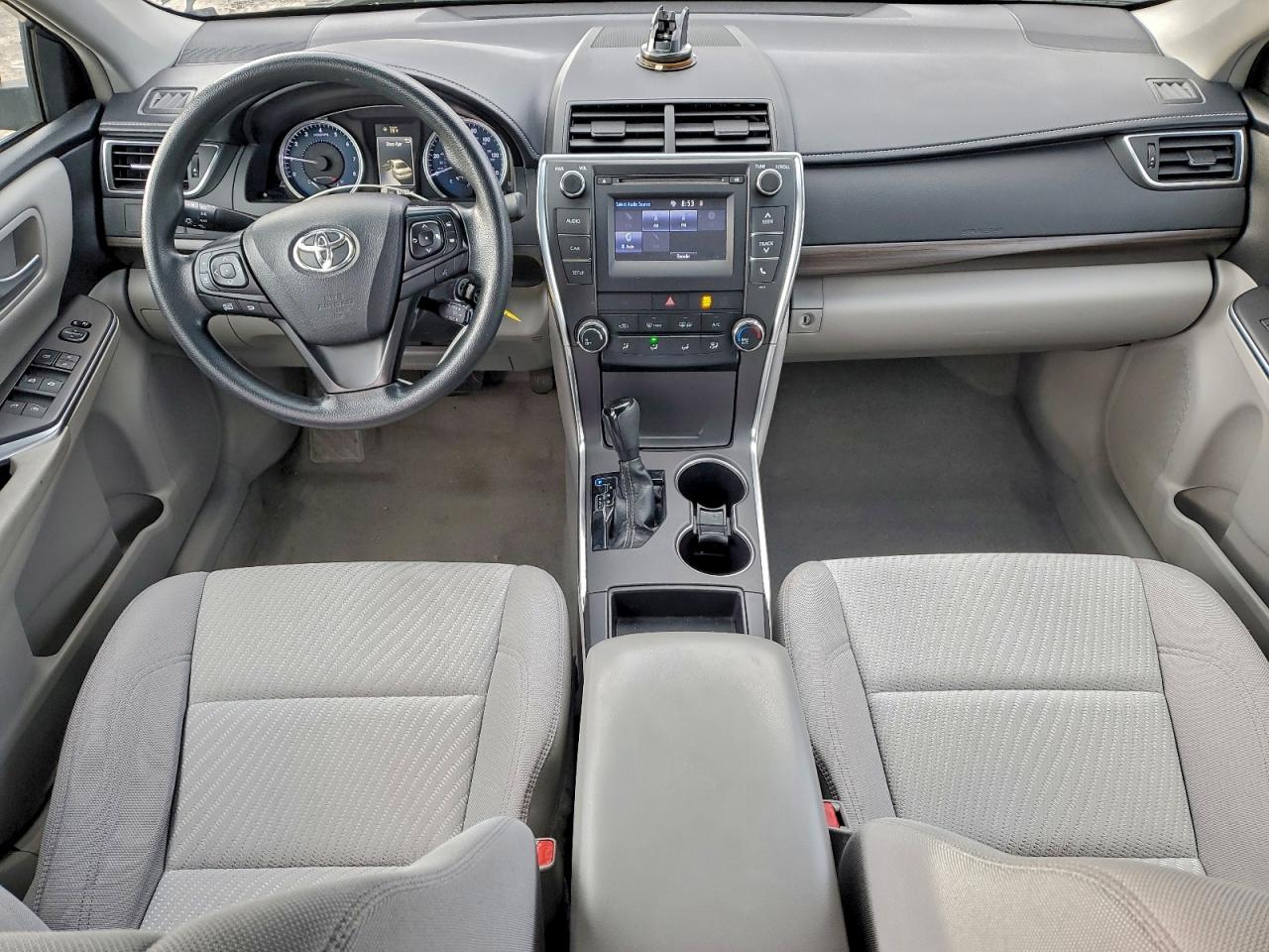 Toyota Camry Le Image 10