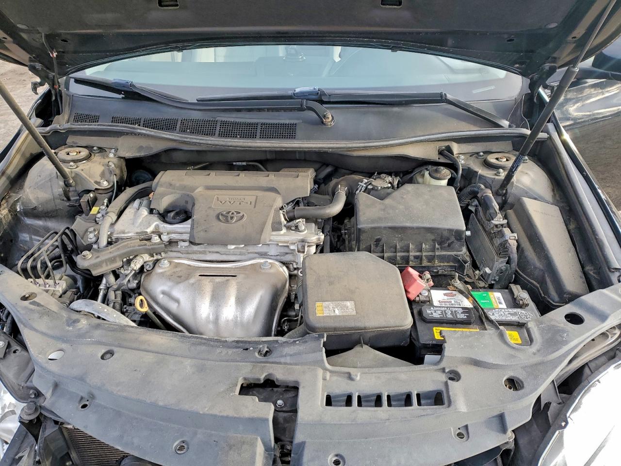 Toyota Camry Le Image 4