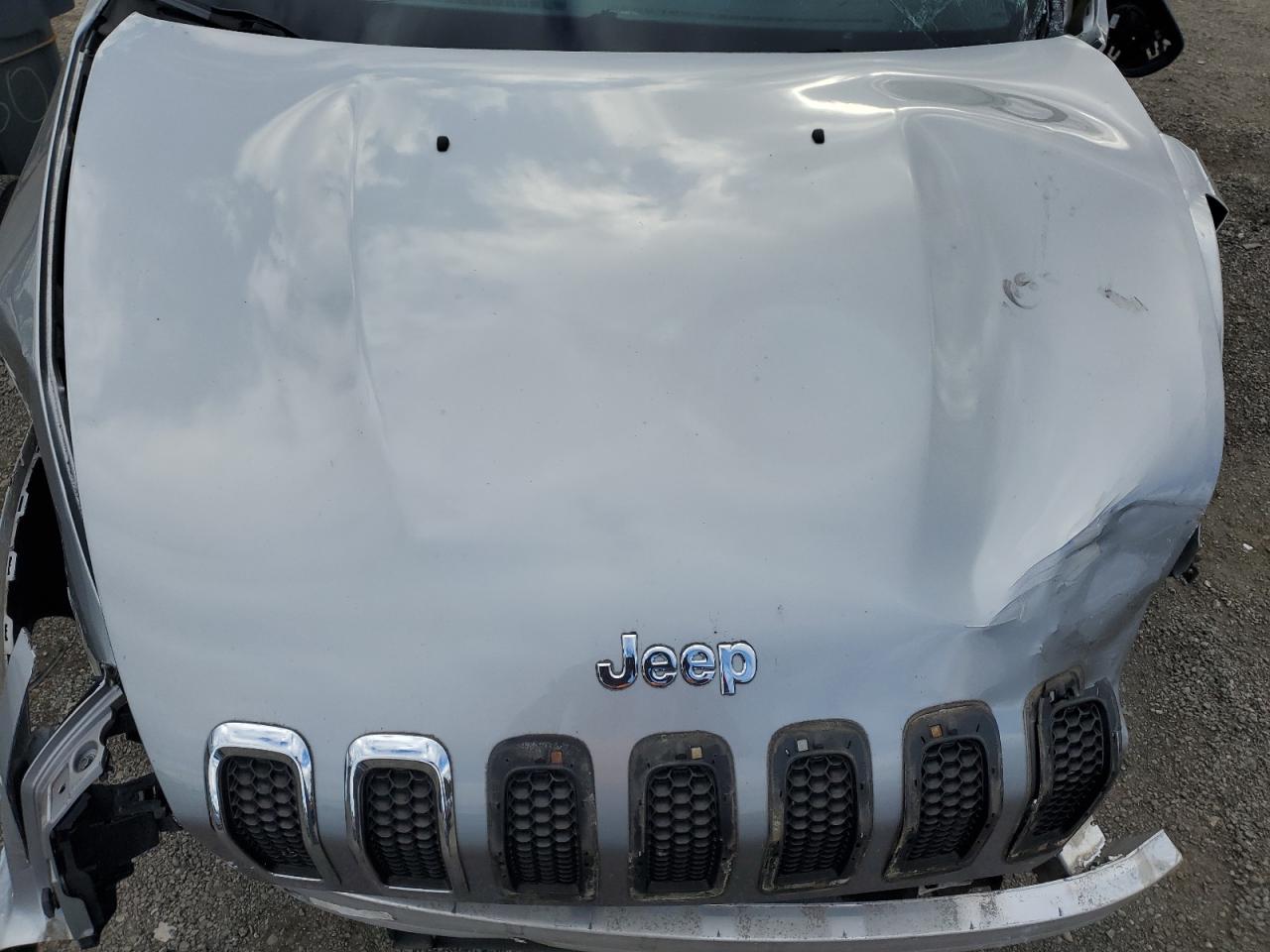 Jeep Grand Cherokee Sport Image 7