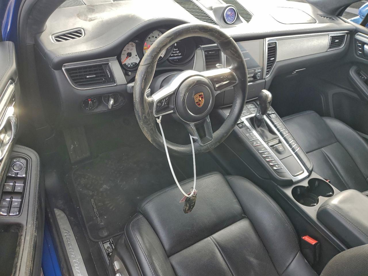 Porsche Macan Turbo Image 7