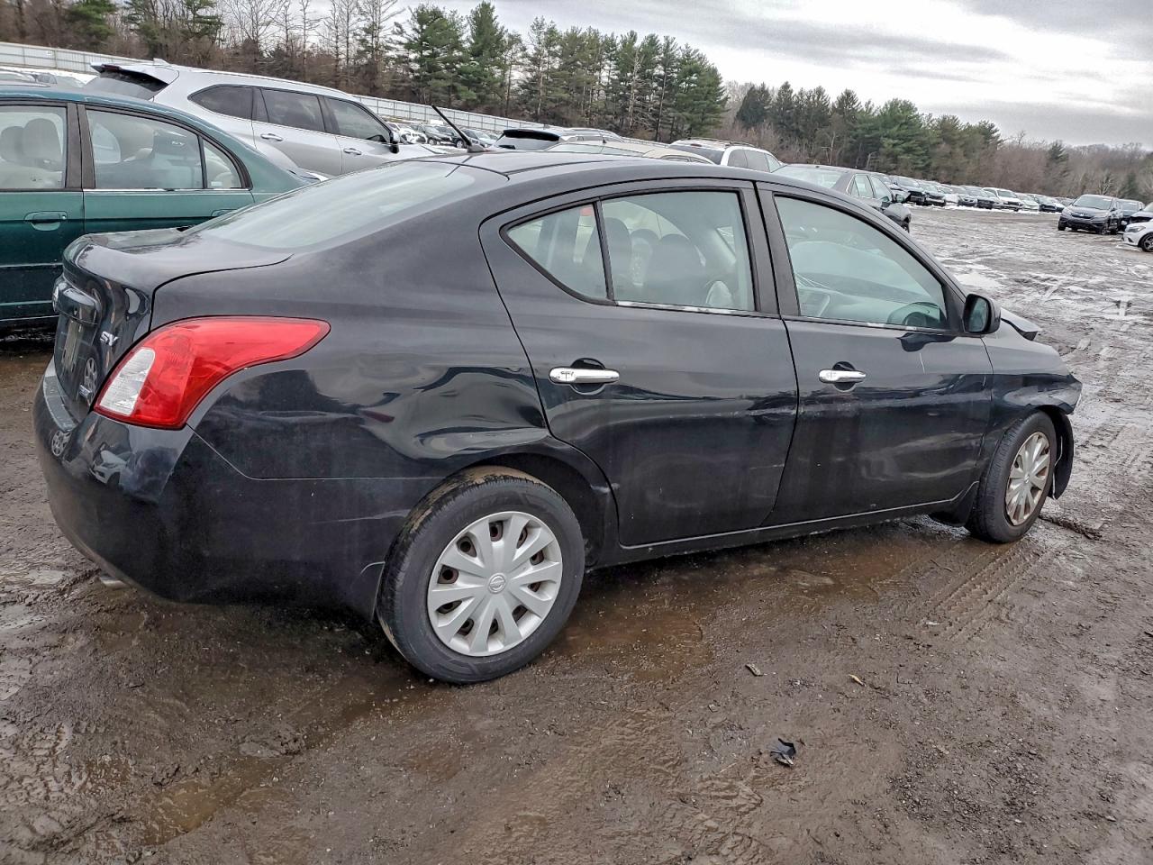 Nissan Versa S Image 3