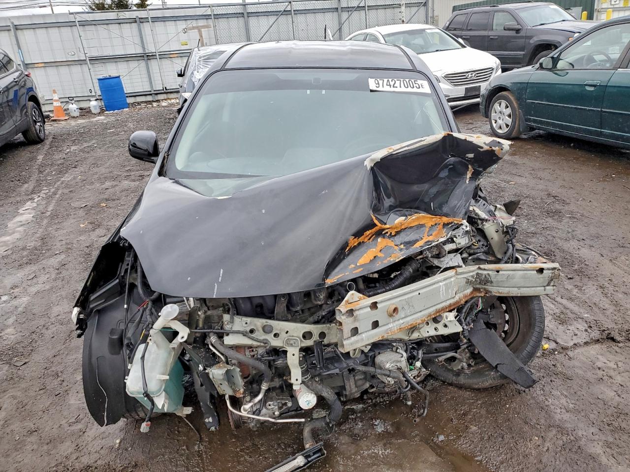 Nissan Versa S Image 11