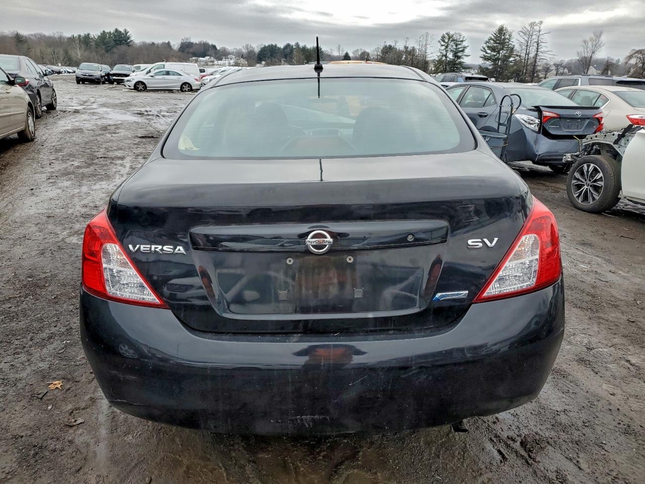 Nissan Versa S Image 2