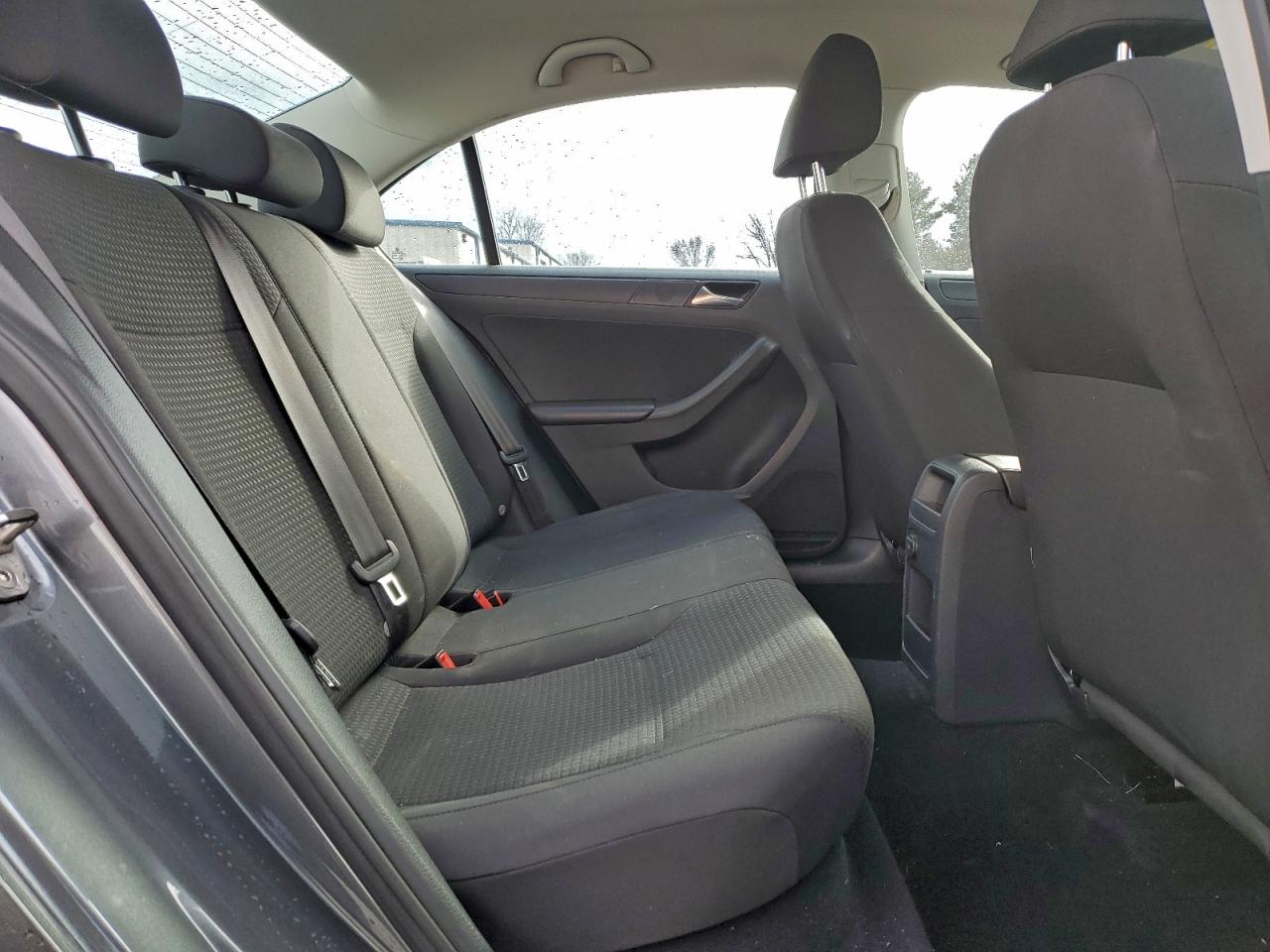 Volkswagen Jetta S Image 8