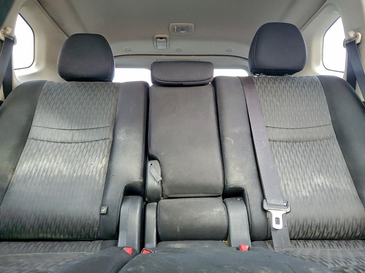 Nissan Rogue S Image 9