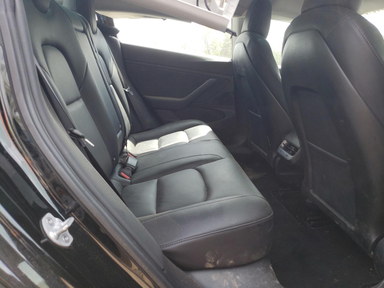 Tesla Model 3 Image 8