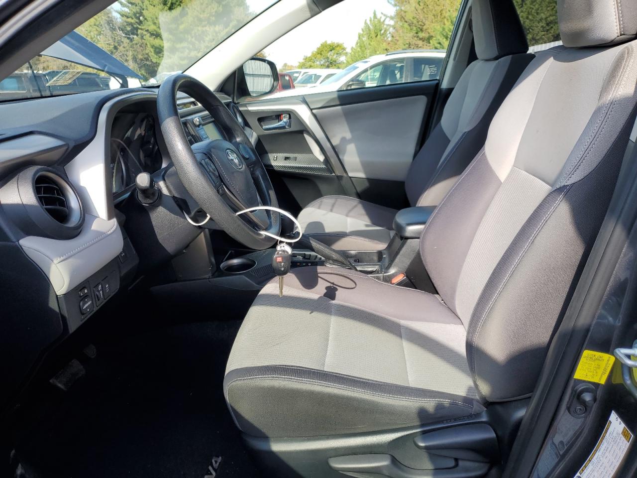 Toyota RAV4 Xle Image 12