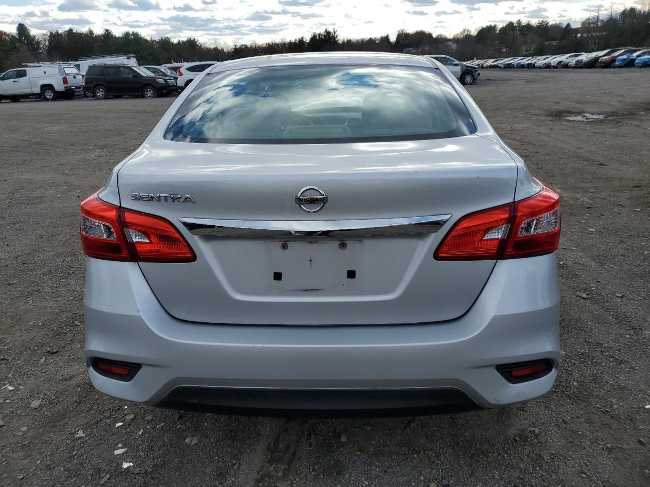 Nissan Sentra S Image 11