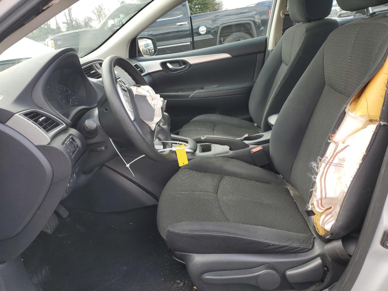 Nissan Sentra S Image 3