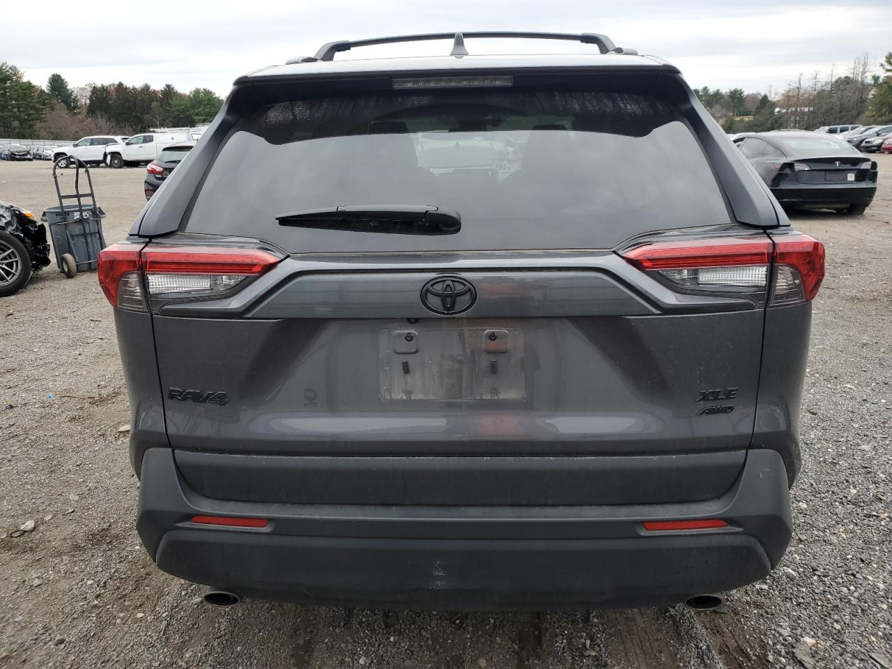 Toyota RAV4 Xle Image 3