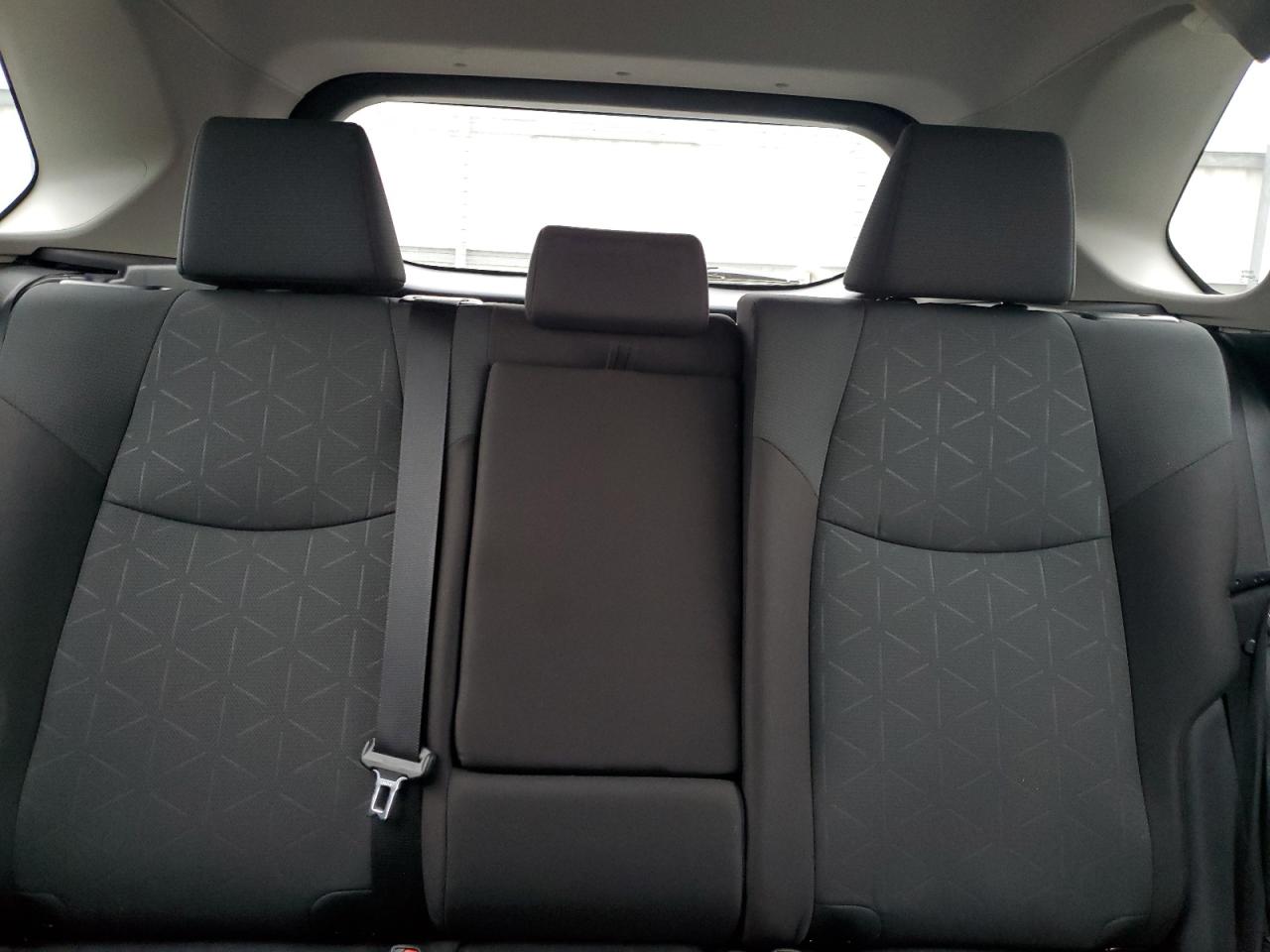 Toyota RAV4 Xle Image 6