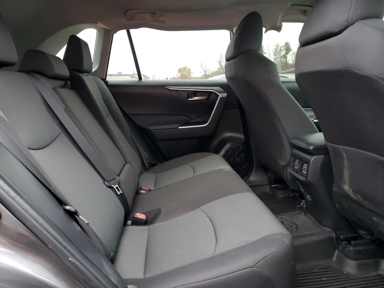 Toyota RAV4 Xle Image 8