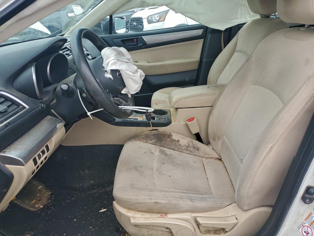 Subaru Outback 2.5i Image 5