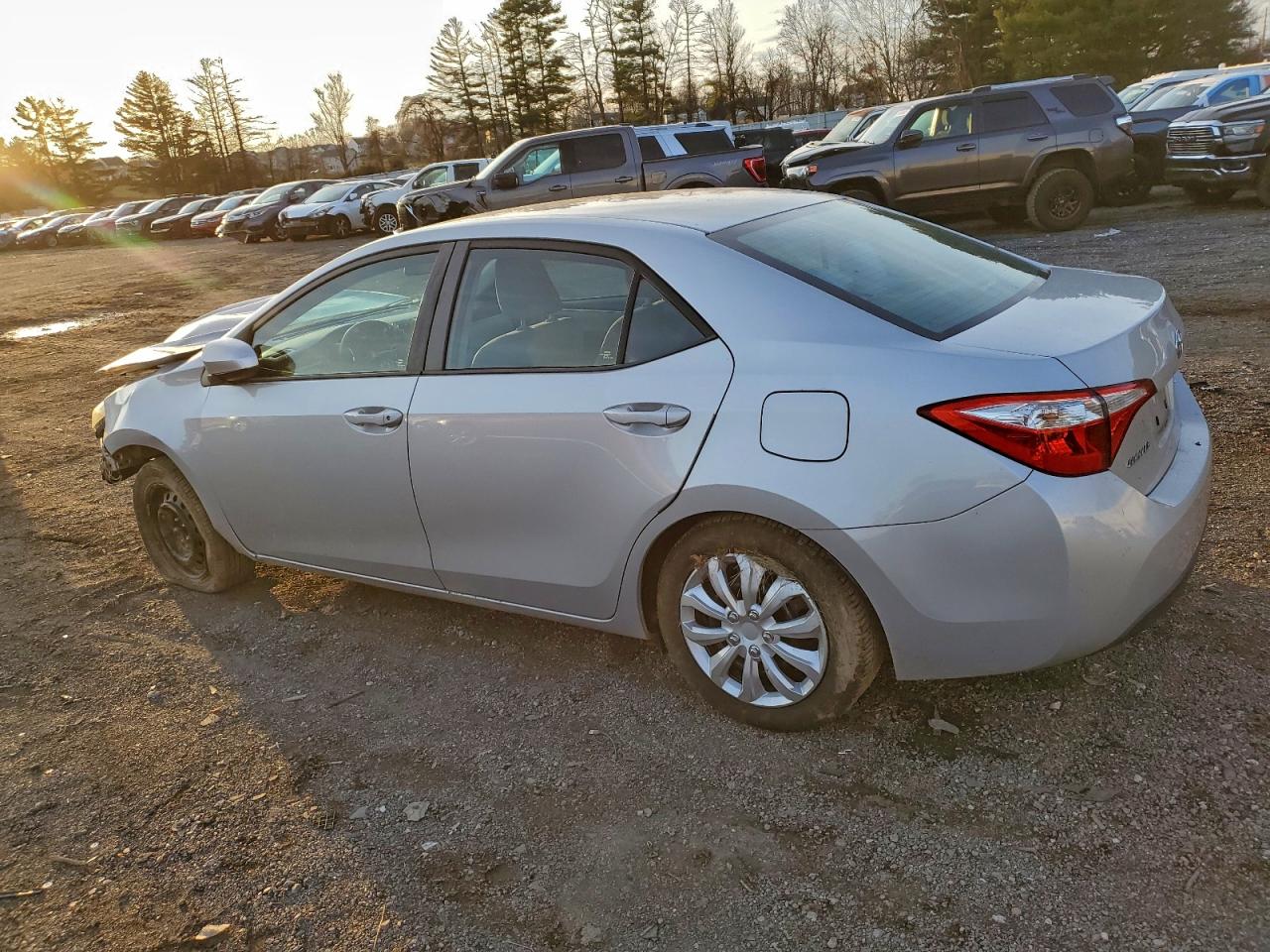 Toyota Corolla L Image 2