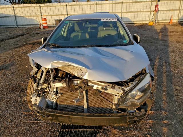 Toyota Corolla L Image 8